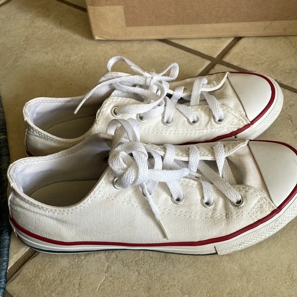 Converse shoes - Picture 2 of 2